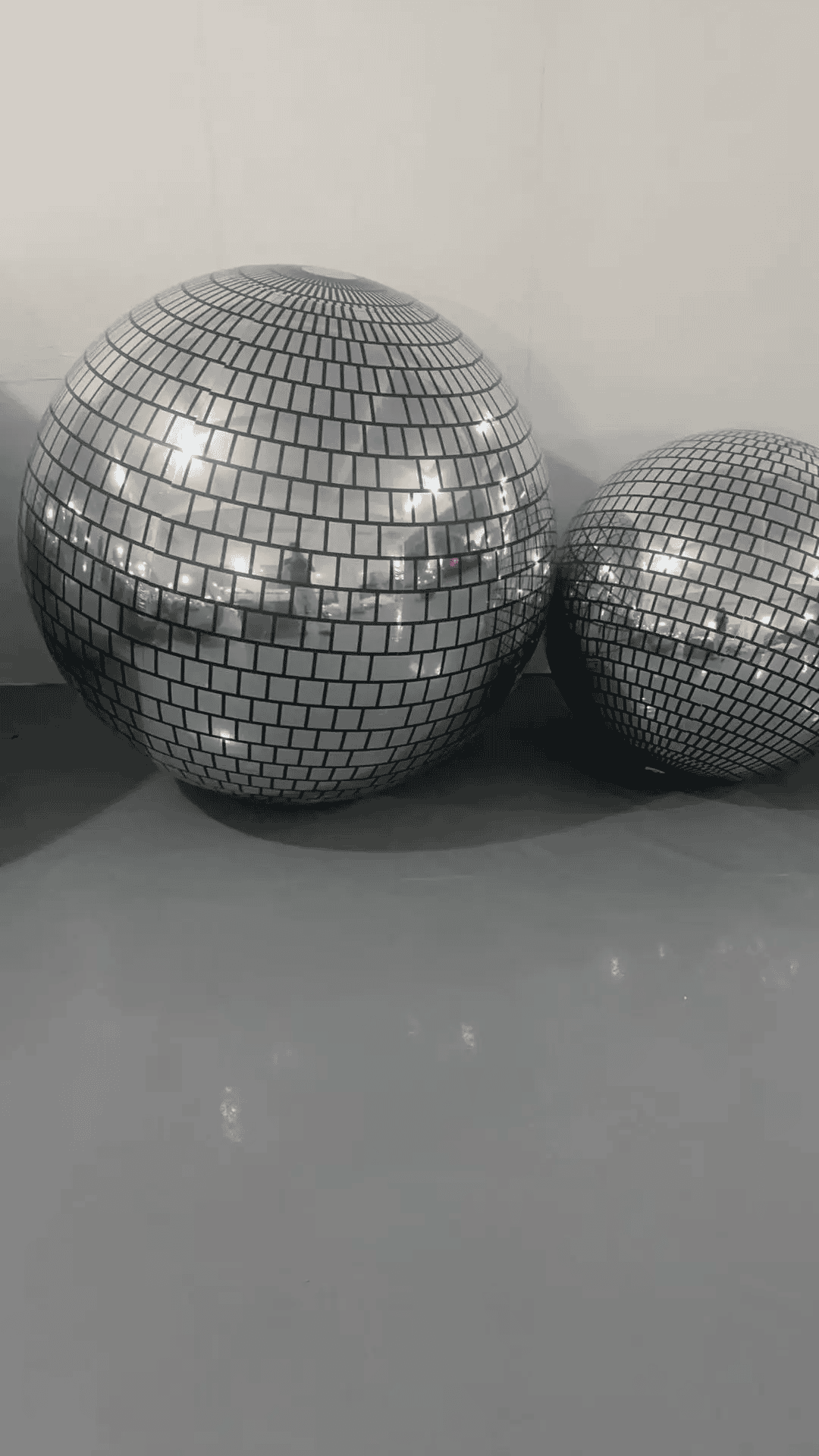 Disco Inflatable Mirror Balloon - Reflective Decor for Club & Party